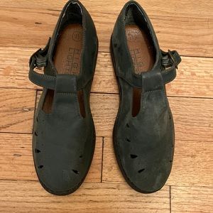 Girl’s Green Suede Pumps